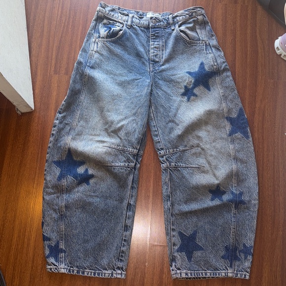FREE PEOPLE WE THE FREE GOOD LUCK BARREL JEANS SHADOW STAR PRINT SIZE 29 - Picture 4 of 12